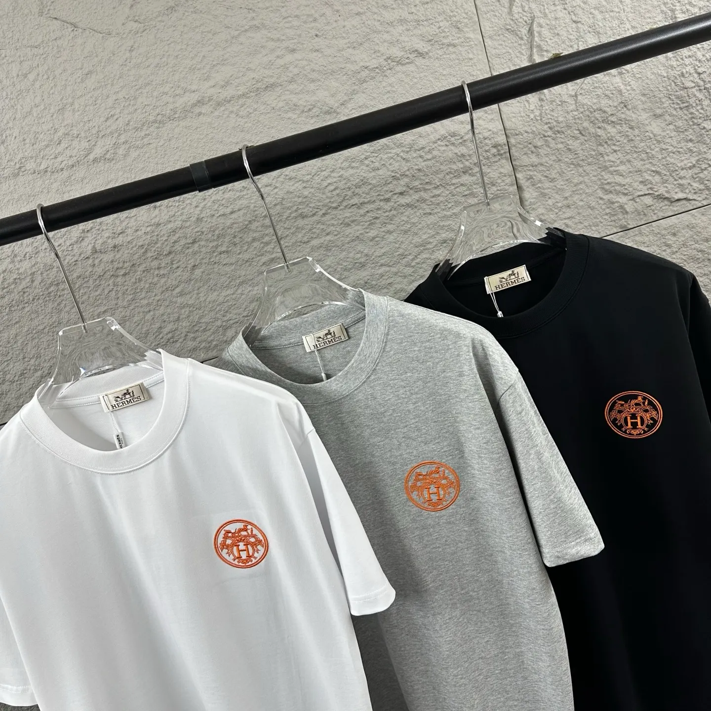 Herme* * 2026 New Arrival Classic Orange T Same Style ：Black White Gray Size： S （90-130 ） M （120-150 ） L （140-165 ） XL （160-180 ） XXL （180-210 ）